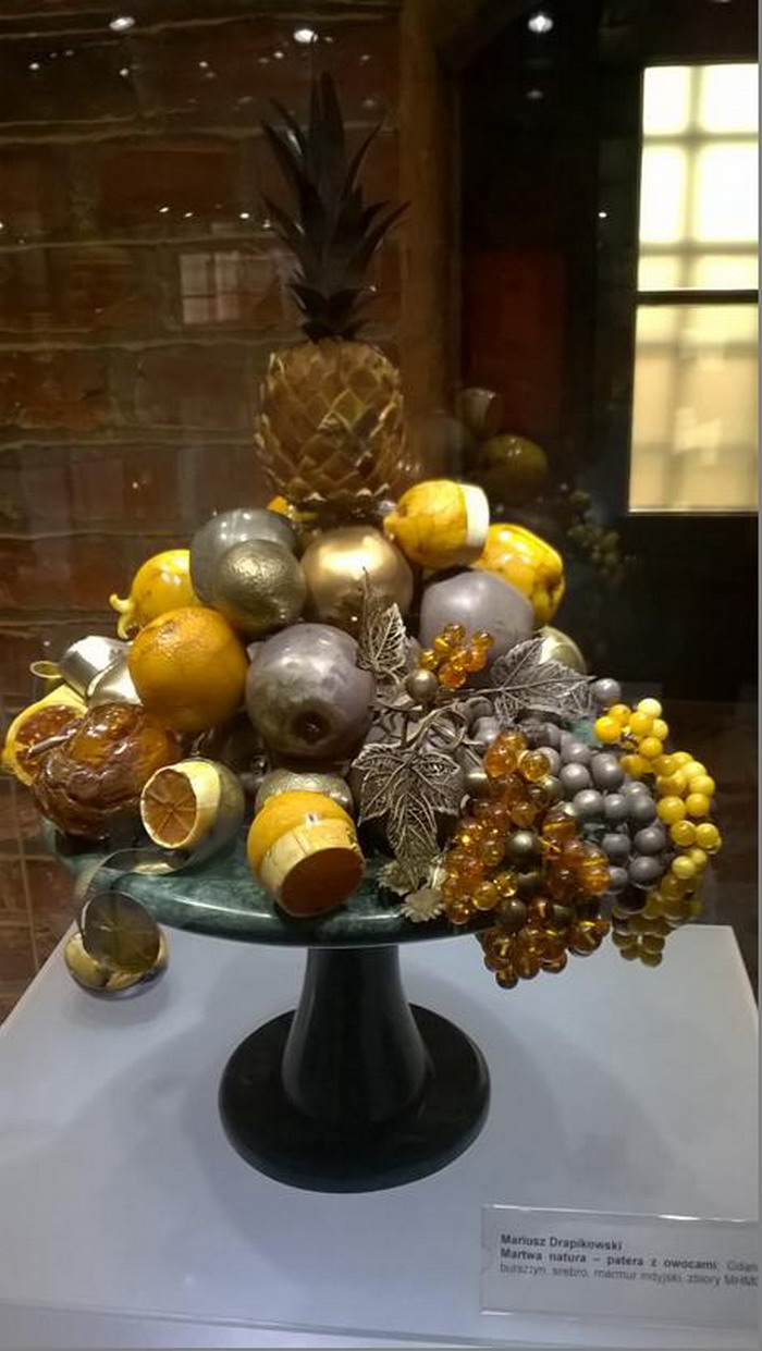 23a Baltic amber art Beata Gregorczyk 